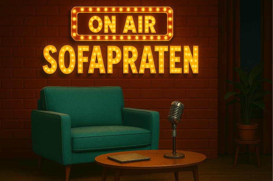 A green sofa in front of a red wall, with a sign that says "On air" and "Sofapraten"